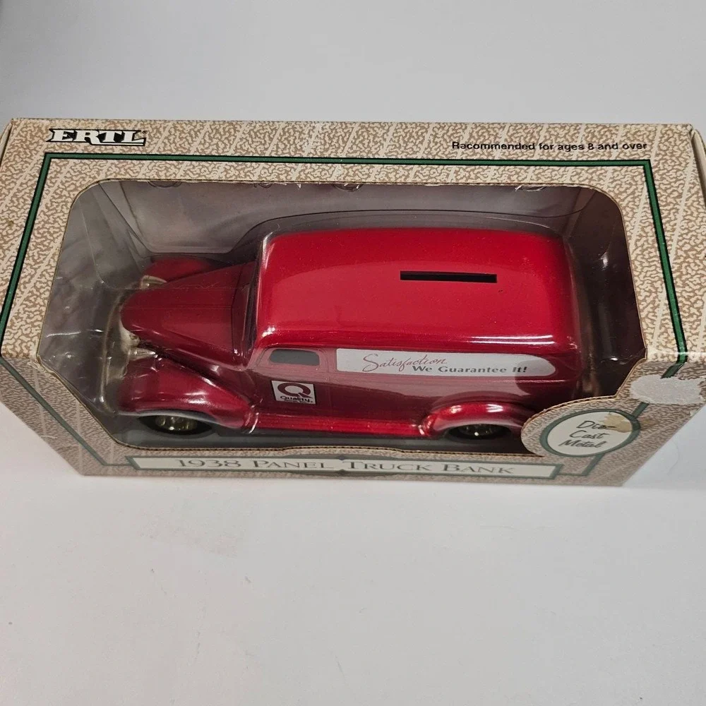 Ertl 1938‎ Panel Truck Diecast Metal Bank Quality Store Inc 7